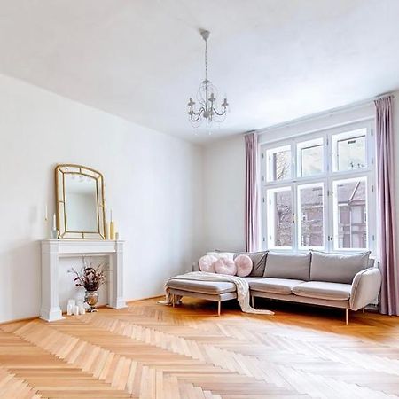 City Center Apartment Hradec Kralove Exterior photo